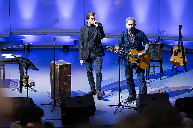  MUHS Visiting Professor 2024 Campino on stage in Lecture Hall 3A with his guitarist Kuddel
